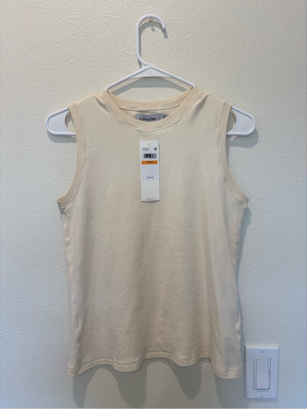 ✨ Calvin Klein Cream Sleeveless Tank Top ✨
